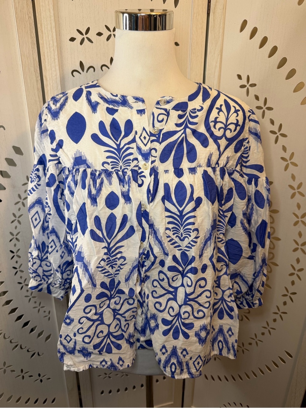 JODIFL Blue and White Printed Peasant Blouse